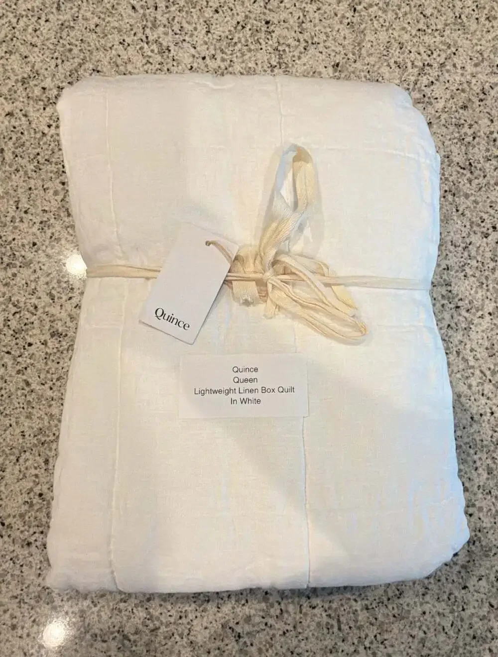 Quince Queen Lightweight Linen Box Quilt in White